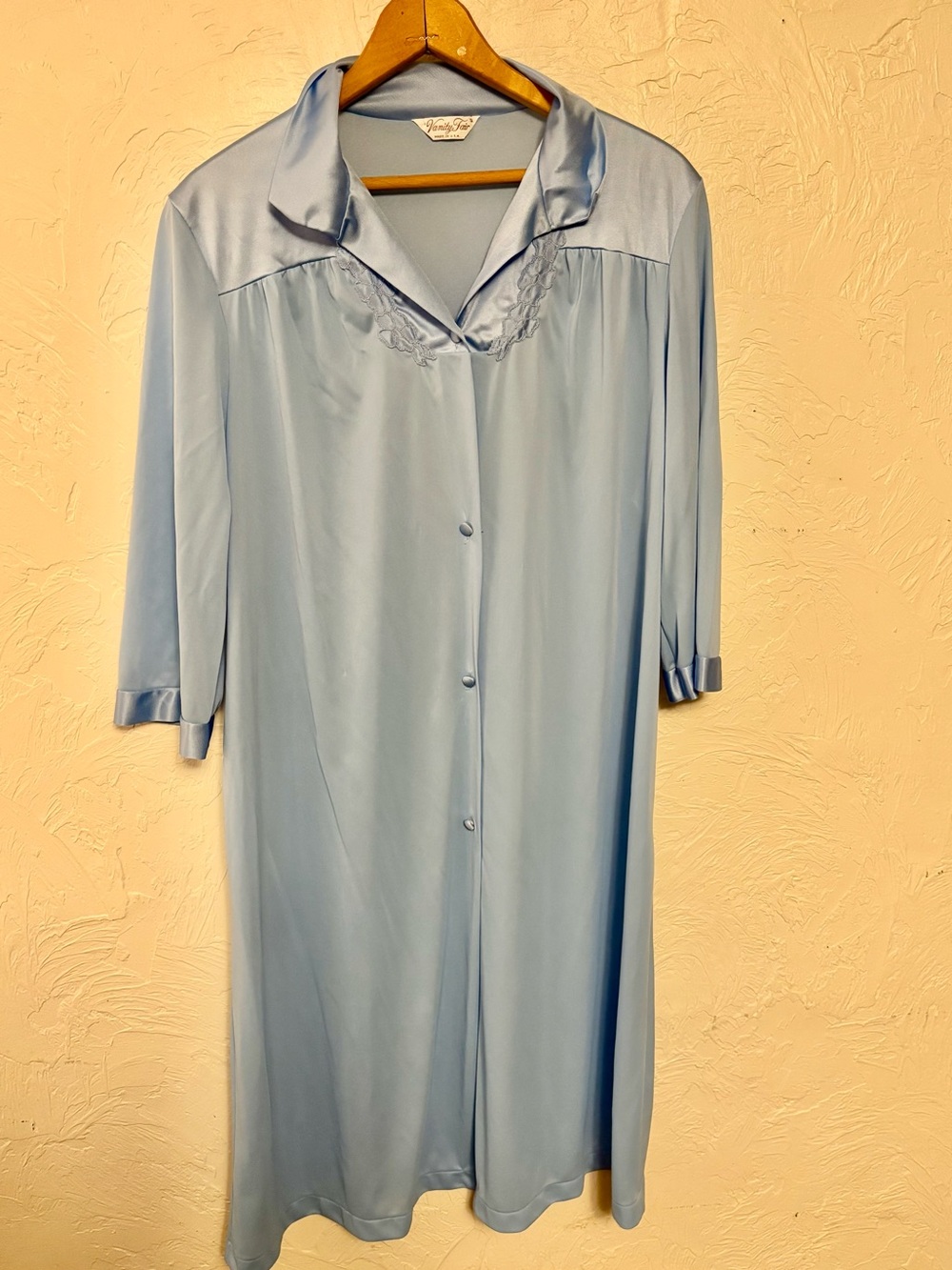 Vintage 70s Vanity Fair Powder Blue Button-Front Nylon Lingerie Robe/HouseCoat